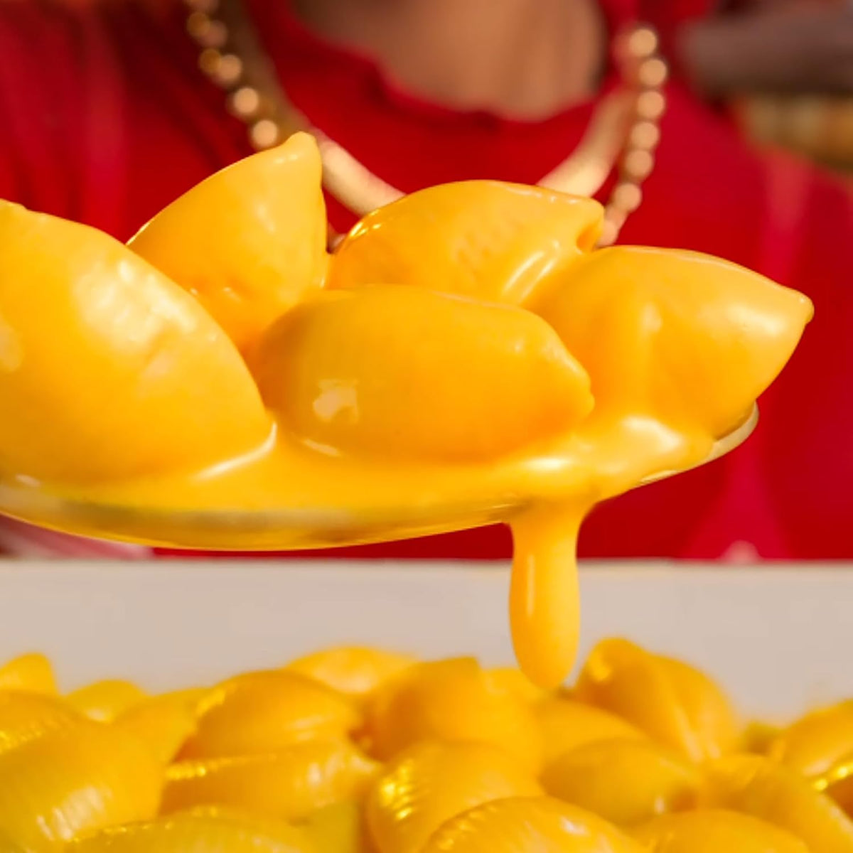 Velveeta Shells & Cheese Original Microwaveable Shell Pasta & Cheese Sauce, 8 ct Box, 2.39 oz Cups