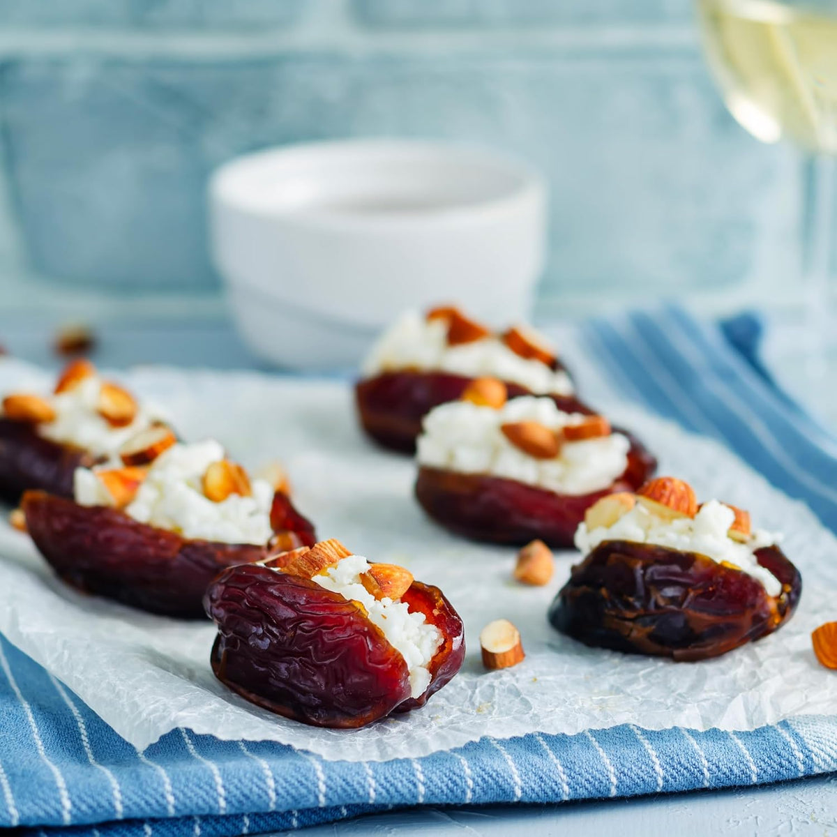 Yupik Pitted Deglet Nour Dates, 10 Oz, Kosher, Gluten-Free, Naturally Sweet Dried Fruits, No Pits, No Sugar Added, No Sulphites, Healthy Snacks