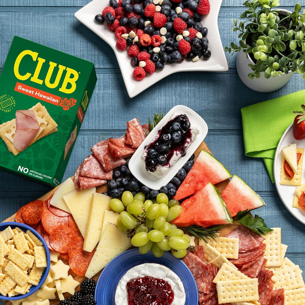 Club Crackers, Lunch Snacks, Snack Crackers, Sweet Hawaiian, 13.7oz Box (1 Box)