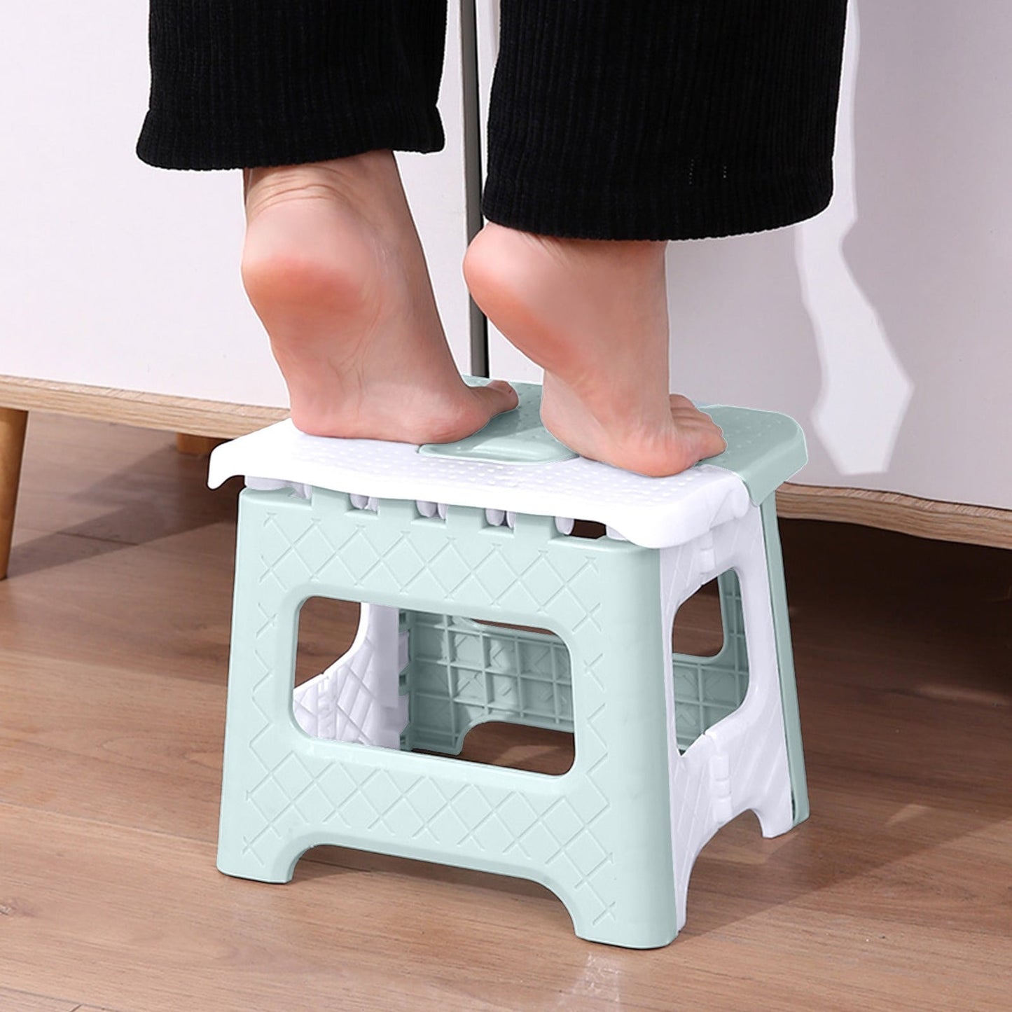 WKSCLPAI Househeld Folding Step Stool, Non-Slip Plastic Foldable Stool with Portable Handle, Lightweight Small Garden Stool for Space Saving, Light Blue and White